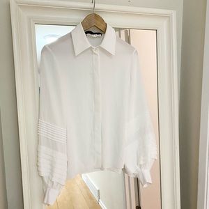 Louis Vuitton UNIFORMS size 34 top (fits like small)